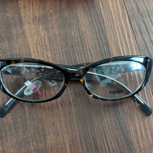 Tortoise Fendi Frames - NEW - Comes w Original Case and Cleaning Cloth Unopened - Picture 2 of 6